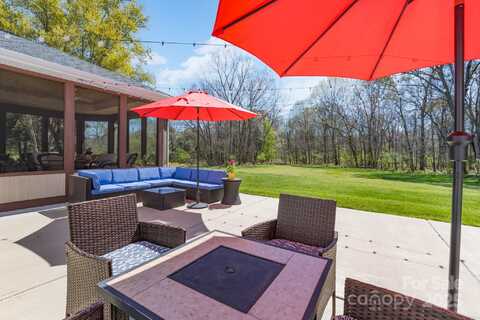 8201 Tonawanda Drive, Charlotte, NC 28277