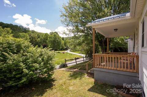 1022 Phipps Creek Road, Burnsville, NC 28714