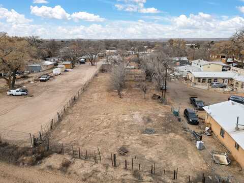 806 WHITING Road SW, Albuquerque, NM 87105