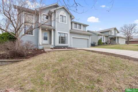 2201 Queen Drive, Papillion, NE 68046
