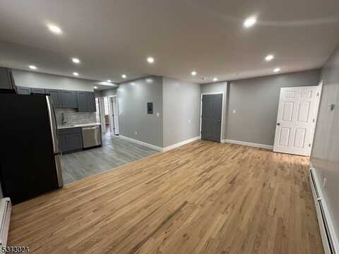 522 4th St, Union City, NJ 07087