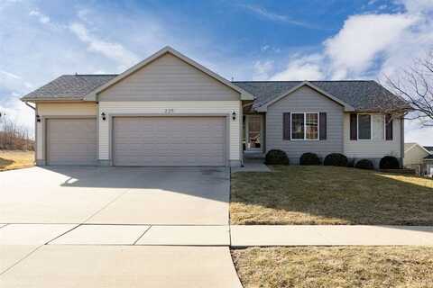 225 Gas Light Ct SW, CedarRapids, IA 52404