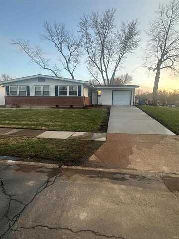 1525 Stallion Drive, Florissant, MO 63033
