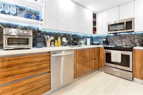 2821 N N Miami Beach Blvd, North Miami Beach, FL 33160