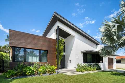 2421 NE 199th St, Miami, FL 33180