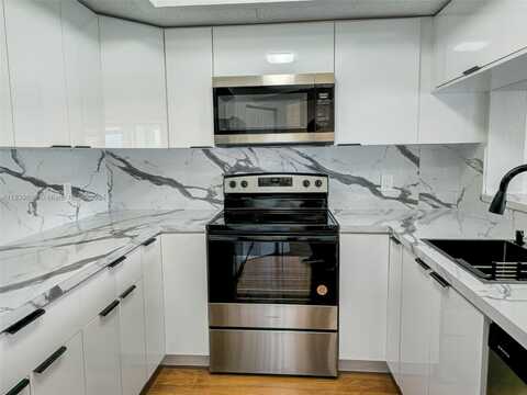 12500 SW 5th Ct, Pembroke Pines, FL 33027
