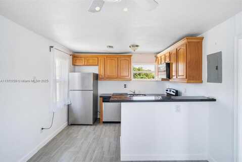 6221 NW Miami Ct, Miami, FL 33150