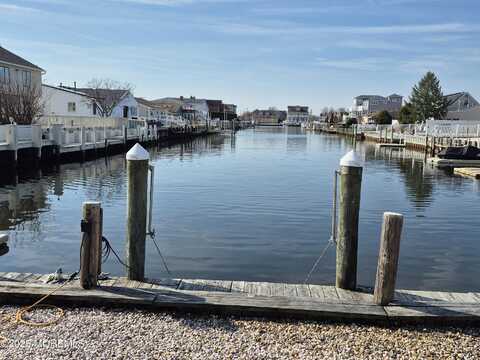3172 Peddie Street, Toms River, NJ 08753