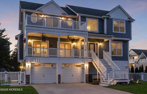 8 Crowell Street, Toms River, NJ 08753