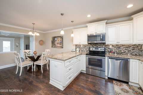 20a Plaza Del Campillo, Freehold, NJ 07728