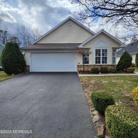14 Wellington Lane, Lakewood, NJ 08701