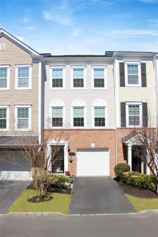 48 Rialto Way, Patchogue, NY 11772