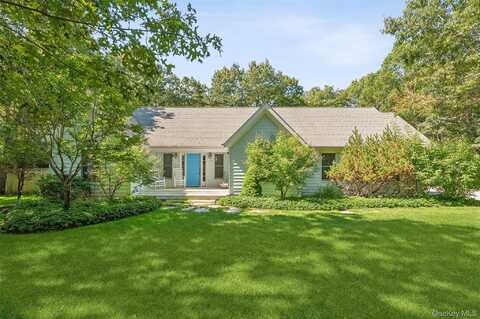14 Hildreth Road, Hampton Bays, NY 11946
