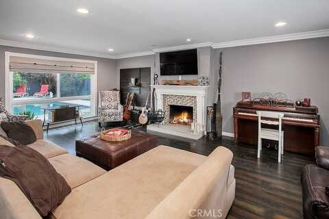 7722 Faustt Avenue, West Hills, CA 91304
