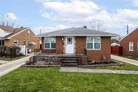 6334 Chestnut Hills Drive, Parma, OH 44129
