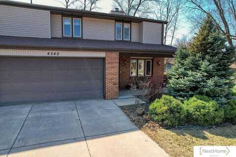 4540 Oakridge Circle, Lincoln, NE 68516