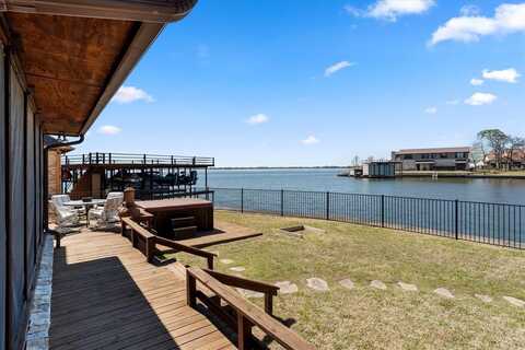 210 Hide A Way Drive, Mabank, TX 75156