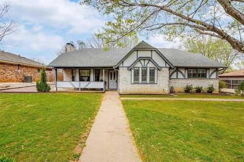 221 Shady Oaks Drive, Burleson, TX 76028