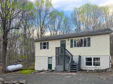 1204 Bear Drive, Bushkill, PA 18324