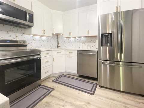 340 Knotty Pine Cir, Greenacres, FL 33463