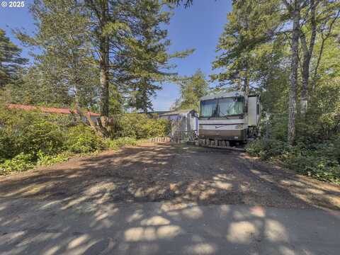 19 SAND DOLLAR DR, Florence, OR 97439