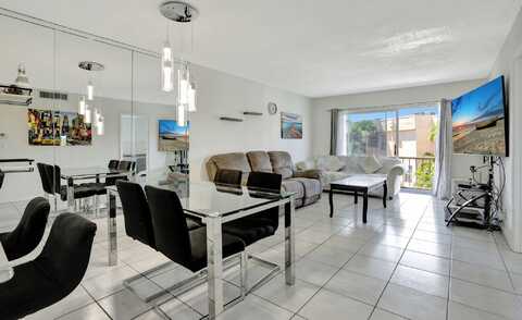 8380 Lagos De Campo Boulevard, Tamarac, FL 33321