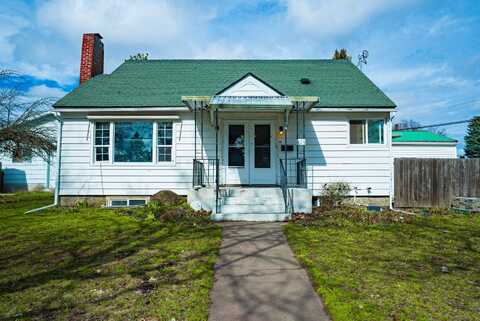 824 6th St, Cheney, WA 99004