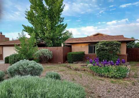 2208 Portavela Street, Santa Fe, NM 87505