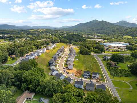 2180 Kings Walk Drive, Roanoke, VA 24012