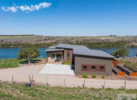 256 Snake River Dr, American Falls, ID 83211