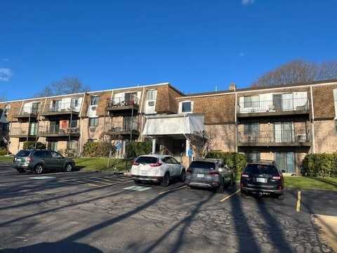 750 QUAKER Lane, Warwick, RI 02886