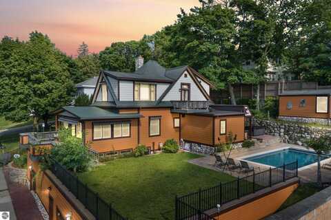 128 E Pine Street, Cadillac, MI 49601