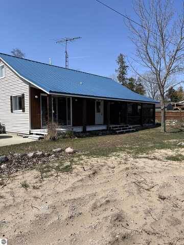 1016 5th Street, Tawas City, MI 48763