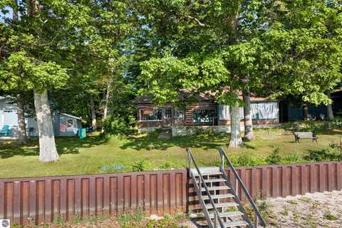13456 N Forest Beach Shores, Northport, MI 49670
