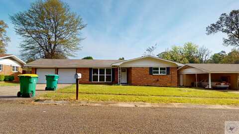 2708 Weaver Pl., Texarkana, TX 75501