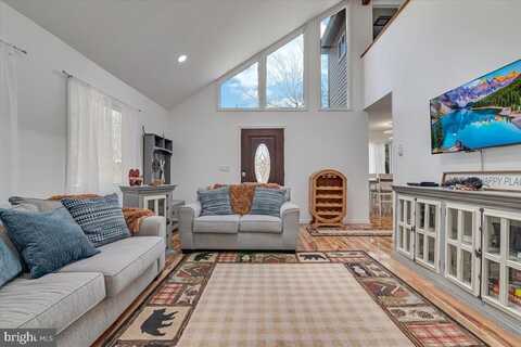 1517 BLACK BIRCH WAY, TOBYHANNA, PA 18466