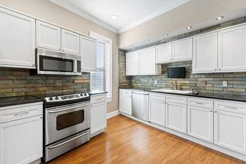 210 Warren Street, Columbus, OH 43215