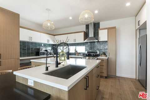 811 N Harvard Blvd, Los Angeles, CA 90029