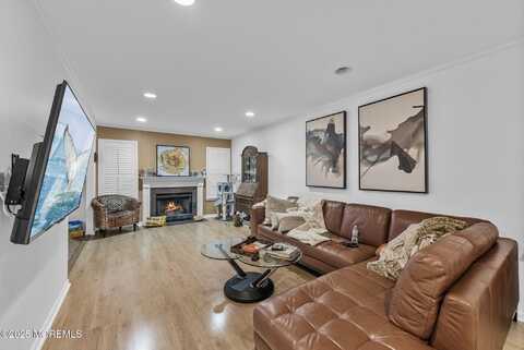 334 Oak Knoll Drive, Manalapan, NJ 07726