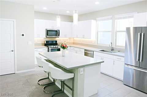 11237 Rainbow Peak Avenue, Las Vegas, NV 89135