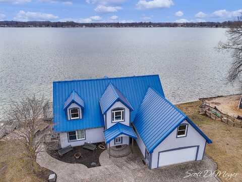 1233 N Shore Drive, Crystal, MI 48818