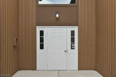 152 Drake Ln, Roxbury Township, NJ 07852