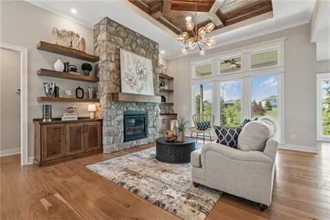 4200 NE Chapel Manor Drive, Lees Summit, MO 64064