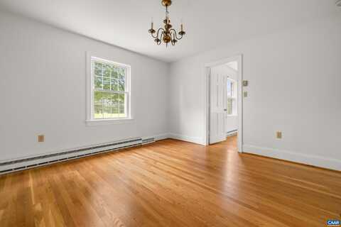 7928 HOWARDSVILLE RD, Scottsville, VA 24562