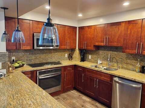 5825 Collins Ave, Miami Beach, FL 33140