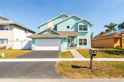 9621 SW 11th St, Pembroke Pines, FL 33025