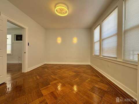 761 S 16th Street S, Newark, NJ 07103