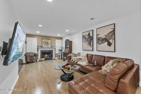 334 Oak Knoll Drive, Manalapan, NJ 07726