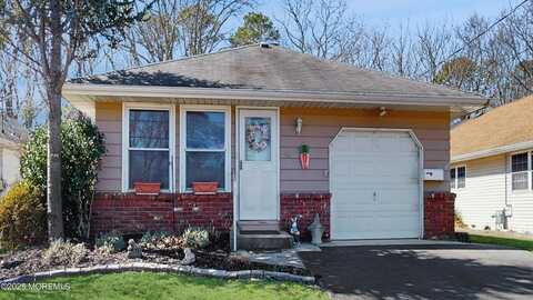 43 Mount Matterhorn Lane, Toms River, NJ 08753