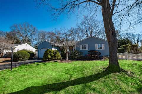 18 Coolidge Place, Smithtown, NY 11787